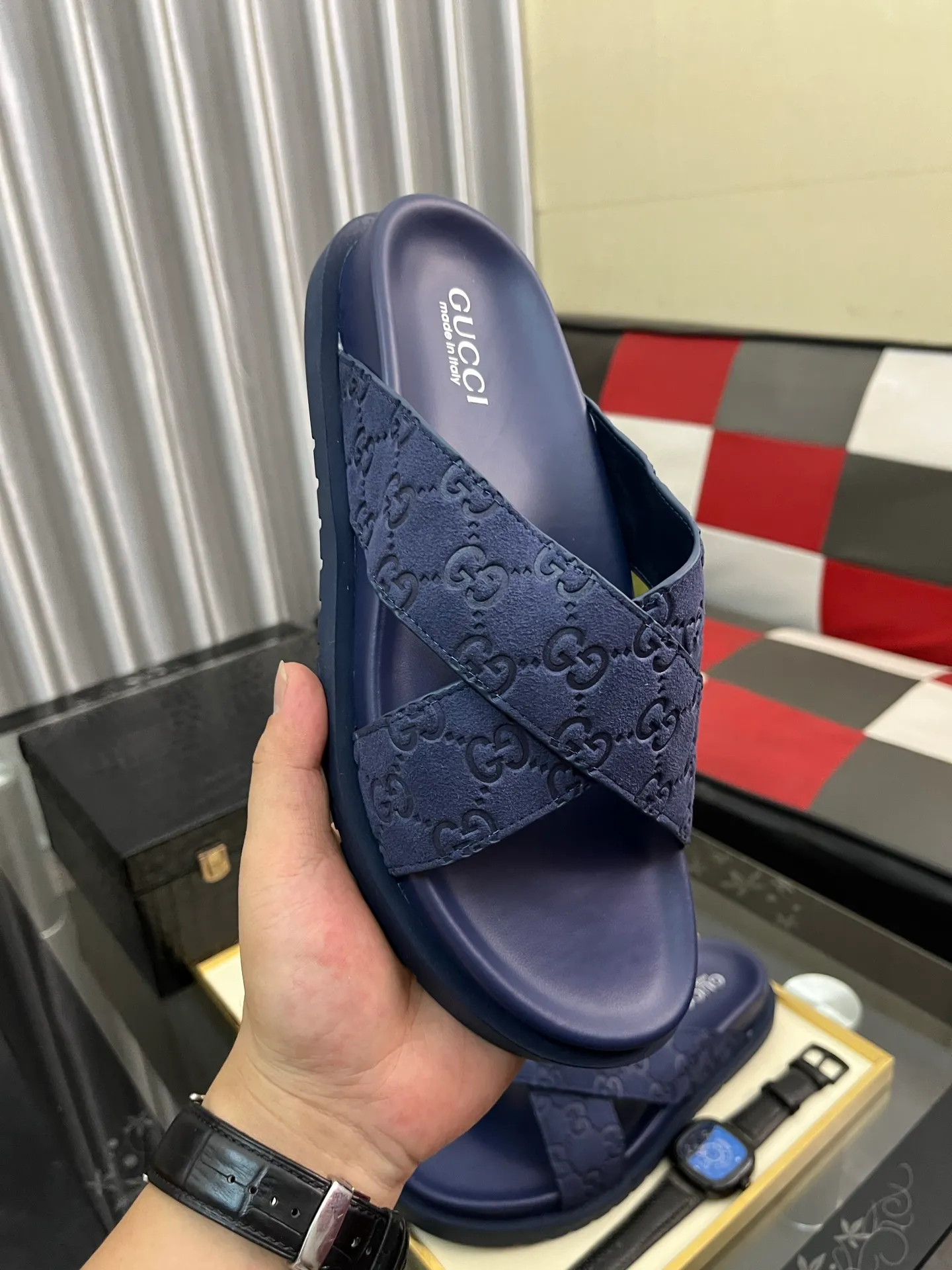Men's shoes 💰320⌚️⌚️ (gucci-Gucci) New men's slippers, high-end boutique, made of cowhide, with exquisite embossed logo decoration on the upper, fine workmanship, super soft soles, casual, loose and comfortable, a must-have in summer! \nsize：38-44